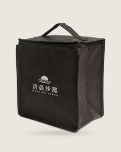 方形保冷袋：放上清晨沙灘 Logo 的設計