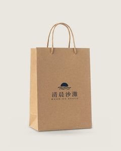 手提紙袋：放上清晨沙灘 Logo 的設計